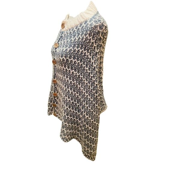 Simply Noelle Slate Blue & Cream Button Down Poncho/Shawl/Shrug-One Size - Picture 13 of 15